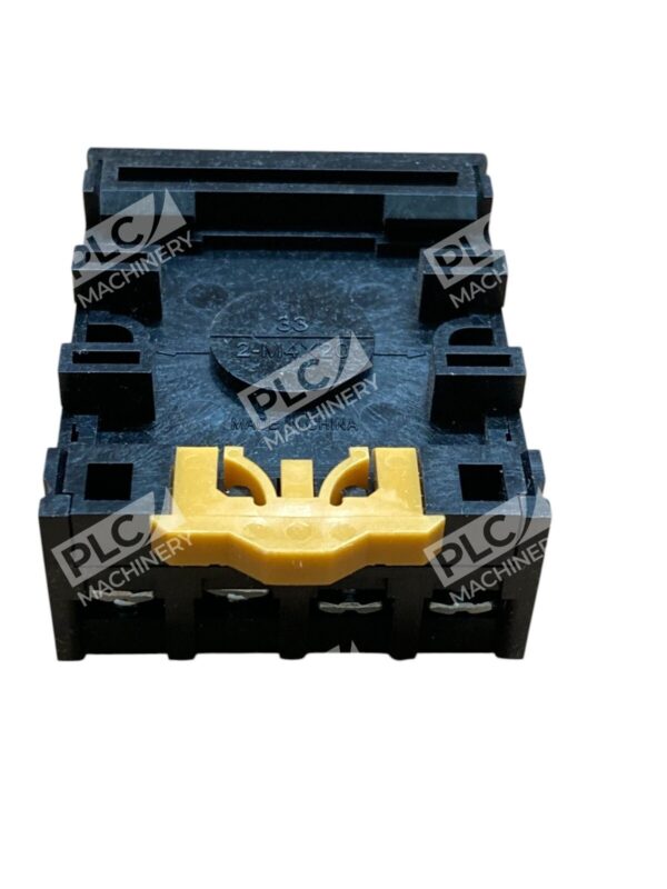 Omron 10A 250V OC3 0487CX 33 2-M4X20 PF083A-E Relay Socket 1YAX4 (Box of 11) - Image 2