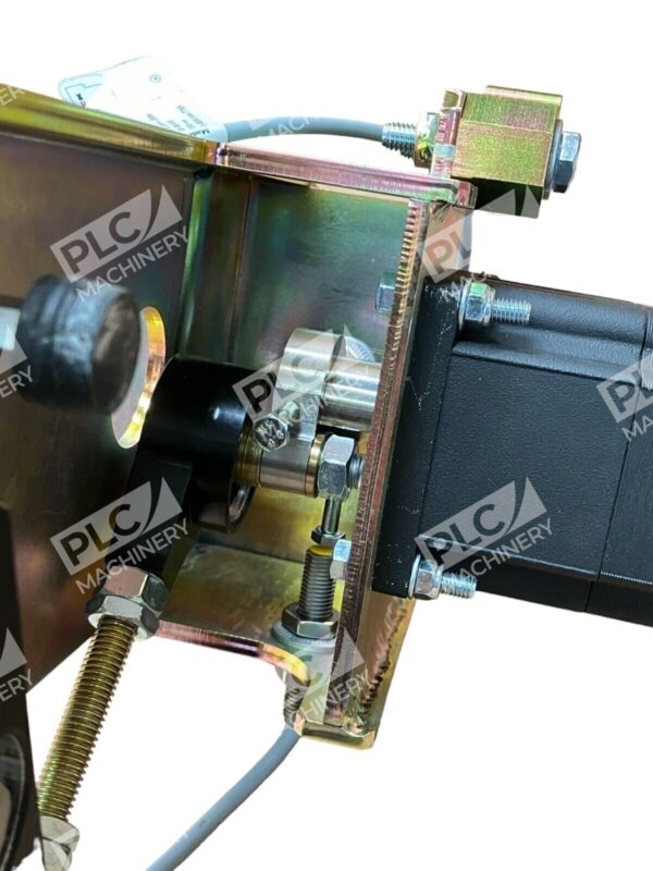 Lenze MCS 06F41LRS0B0-B11N-ST5S00N-R2SU Servo Motor - Image 4