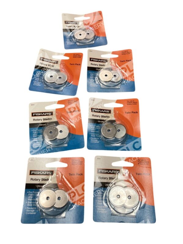 Fiskars Straight 28mm Rotary Blades Twin Pack 9541