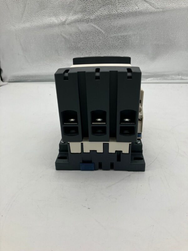 Schneider Electric LC1D150 w/ LA9 D 115603/604 - Image 4