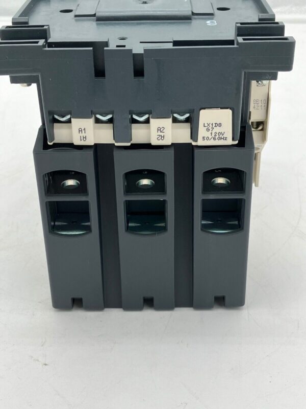 Schneider Electric LC1D150 w/ LA9 D 115603/604 - Image 10