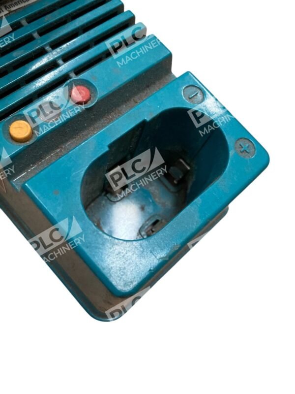 Makita Fast Charger DC9700A 019 w/ Battery 9000 - Image 3