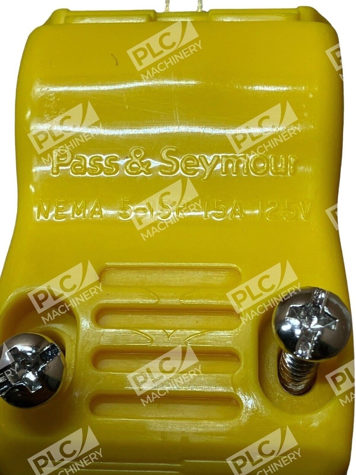 Pass & Seymour 5965-Y MaxGrip Plug Legrand - Image 3