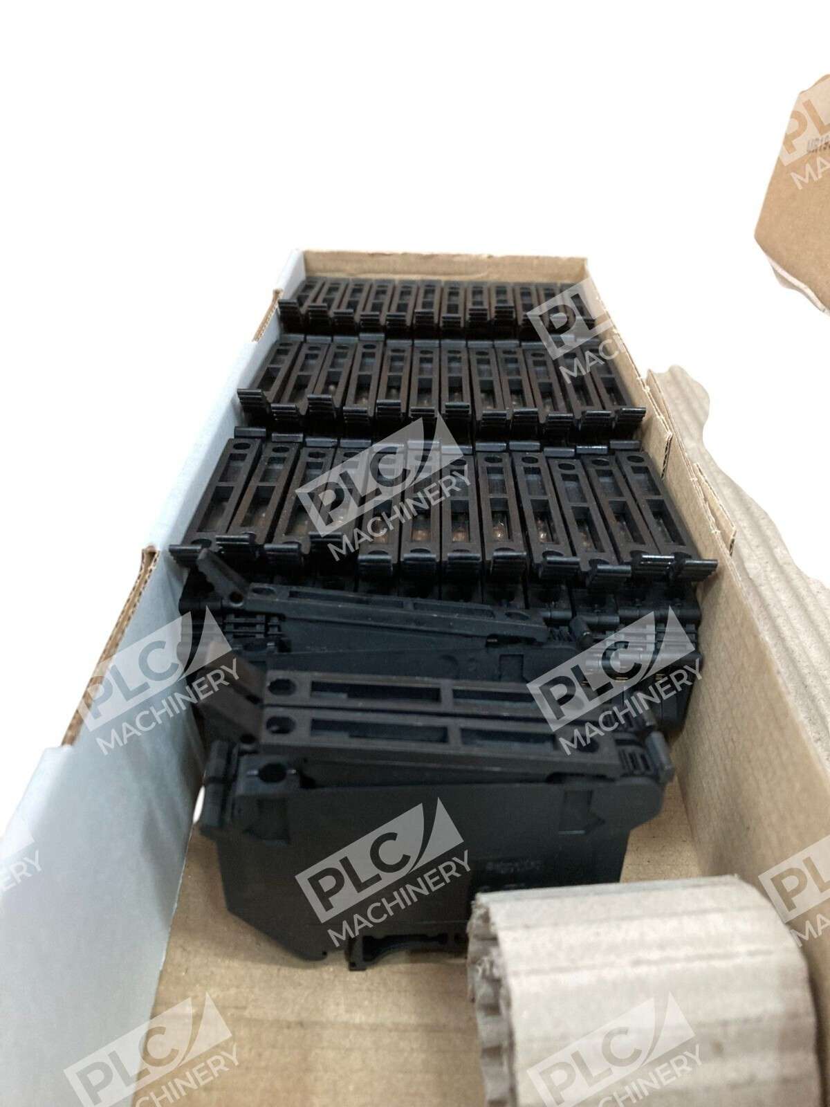 Schneider Screw Terminal Black Fuse 5x20mm LED NSYTRV42SF5LA (Box of 39) - Image 5